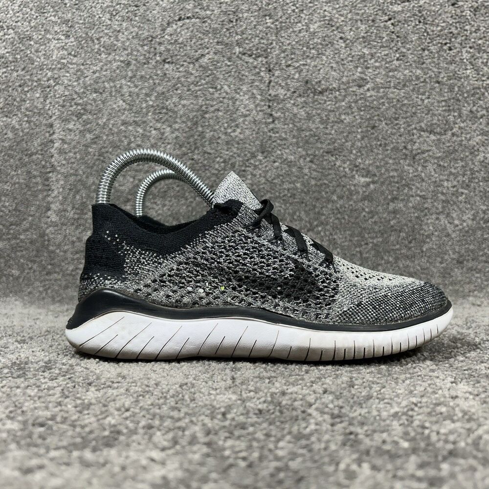 Nike Women's Black and Gray Athletic Shoes